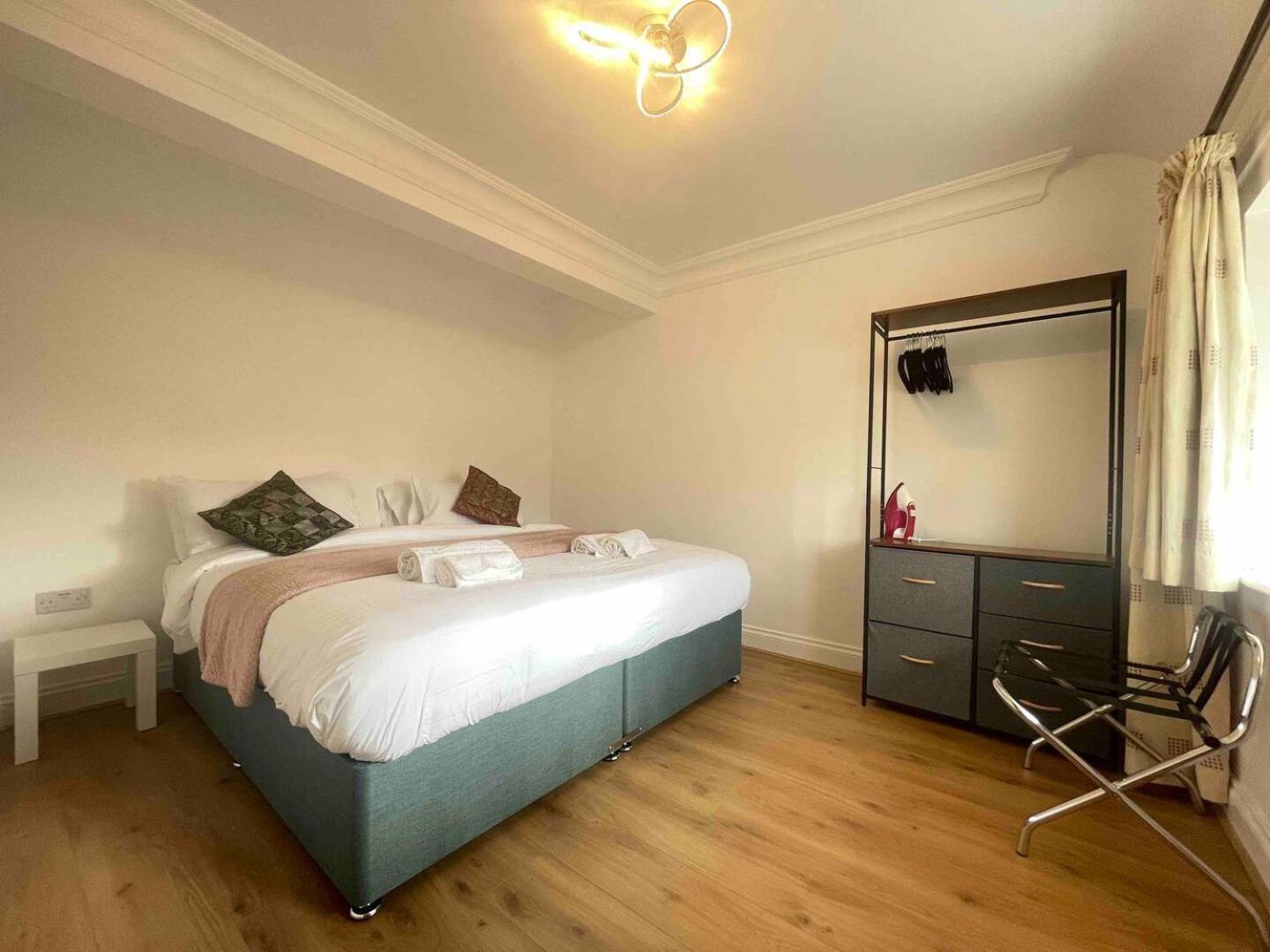 Private 2 Bed Guest House - Van Parking, M25 & A1 Connections Potters Bar Ngoại thất bức ảnh